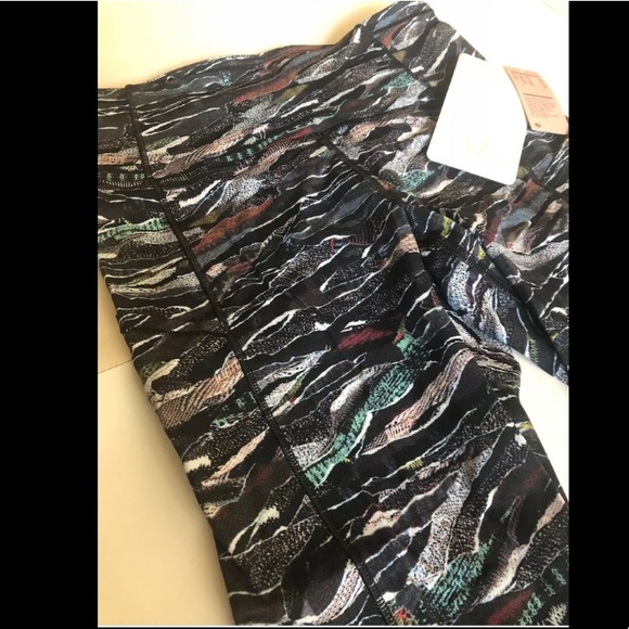 Lululemon Fast Free Tight Mini Sweater Camo NWT! 6